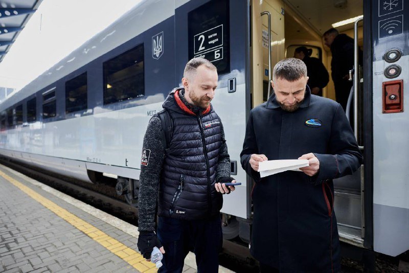 Из Киева в Чернигов запустили новый поезд украинского производства: стоимость билетов 3