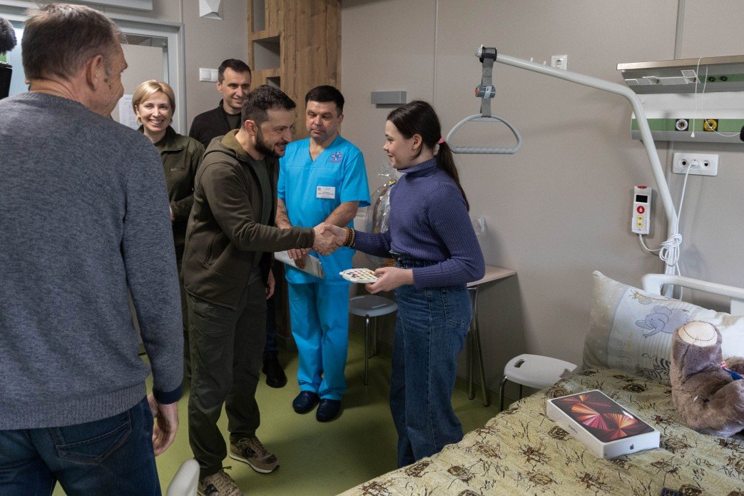 В Киев вернули двух детей-сирот из Мариуполя, которых вывезли на неподконтрольную территорию 2