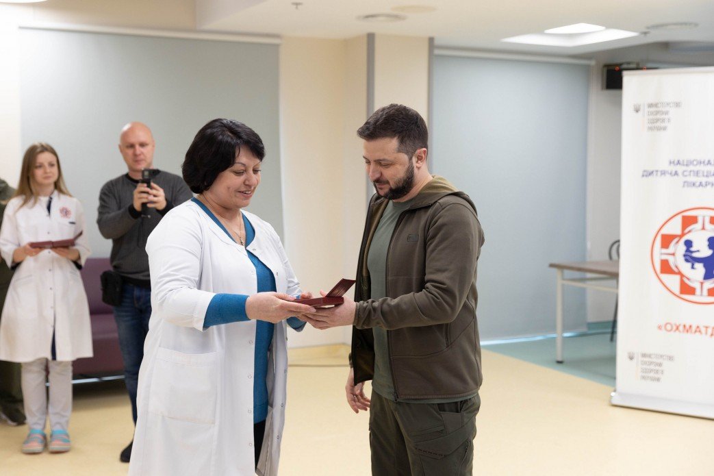 В Киев вернули двух детей-сирот из Мариуполя, которых вывезли на неподконтрольную территорию 5