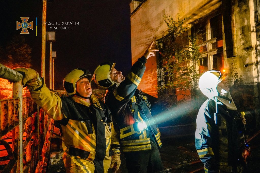 В Киеве горело здание кинотеатра 2