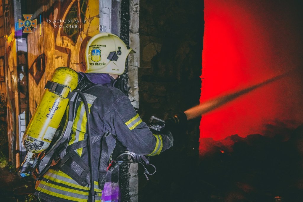 В Киеве горело здание кинотеатра 5