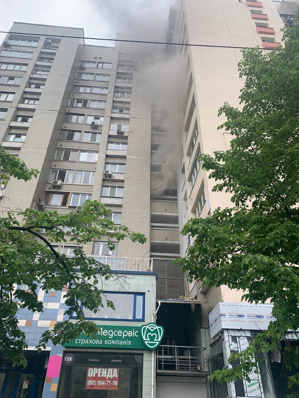 В Киеве горела многоэтажка 1