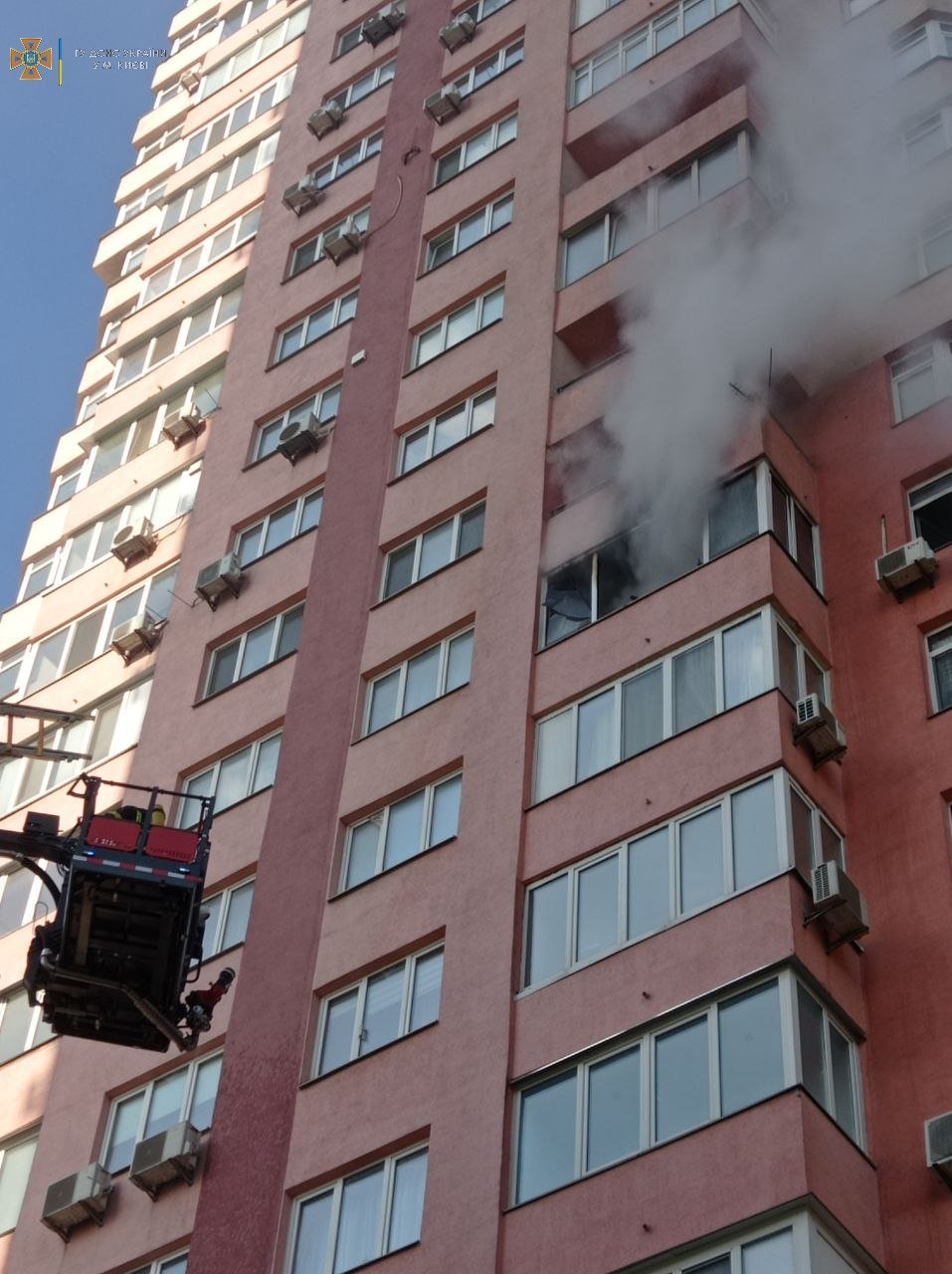 В Голосеевском районе Киева сгорела квартира в многоэтажке 1