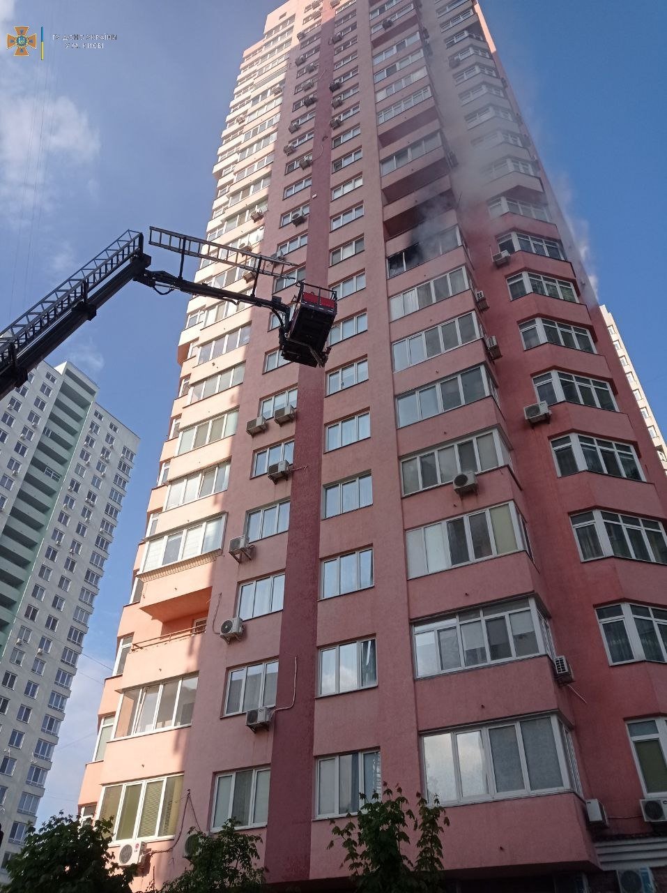 В Голосеевском районе Киева сгорела квартира в многоэтажке 3