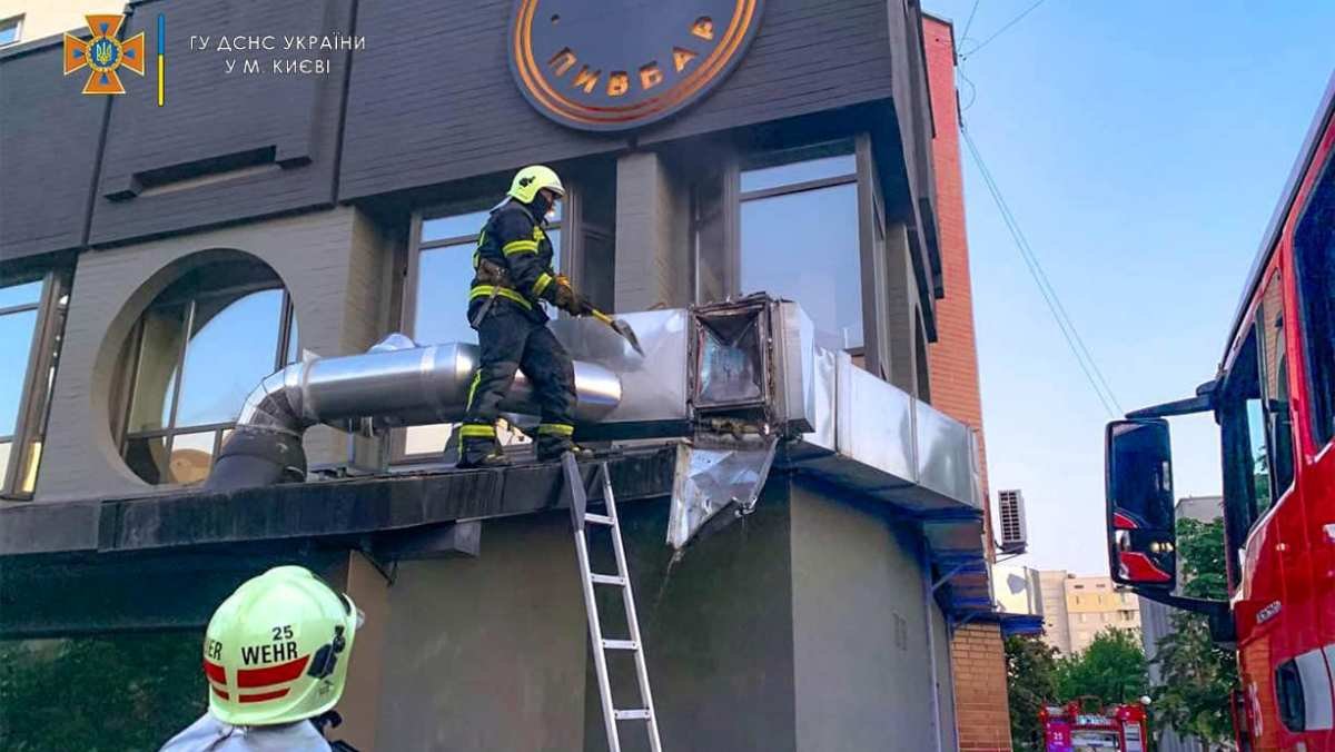 В Киеве на Оболони горел This is Пивбар 2