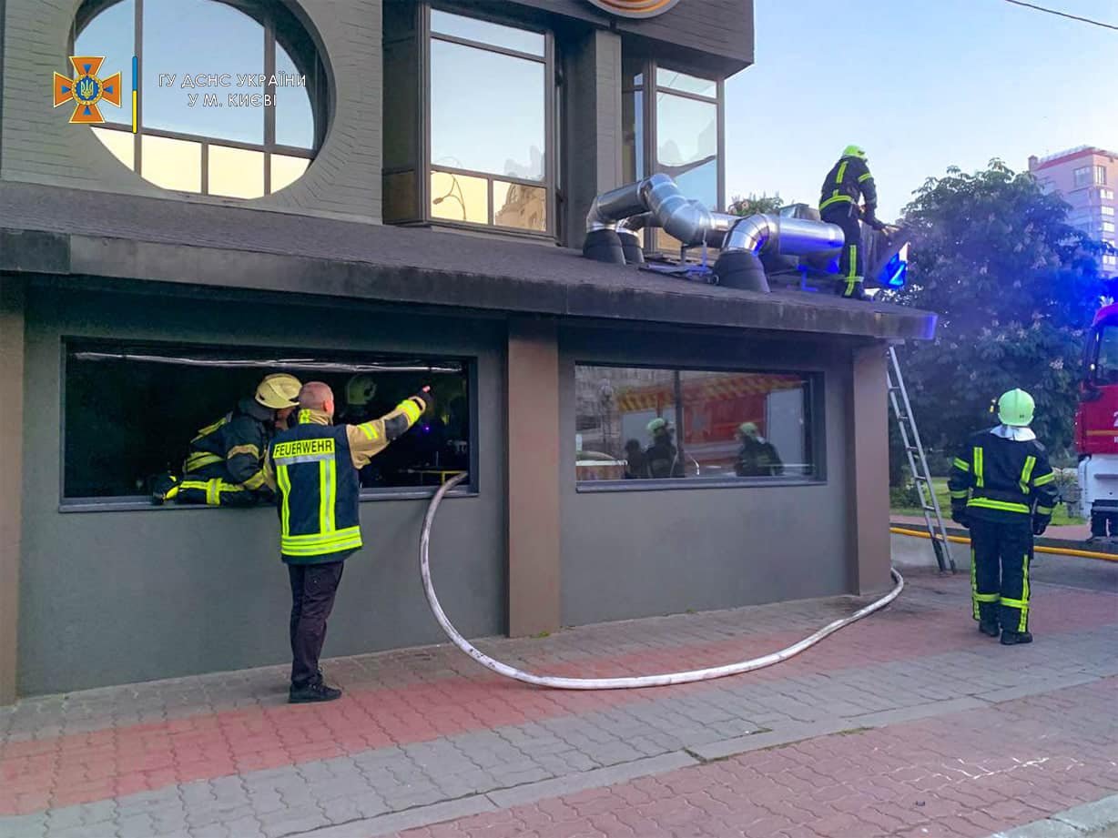 В Киеве на Оболони горел This is Пивбар 3