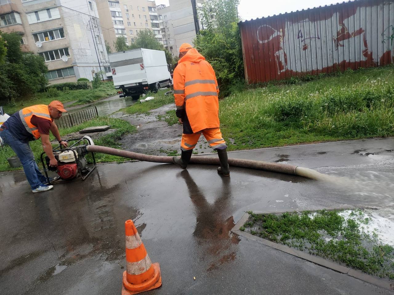 В Киеве из-за дождя коммунальщики работают в усиленном режиме 2