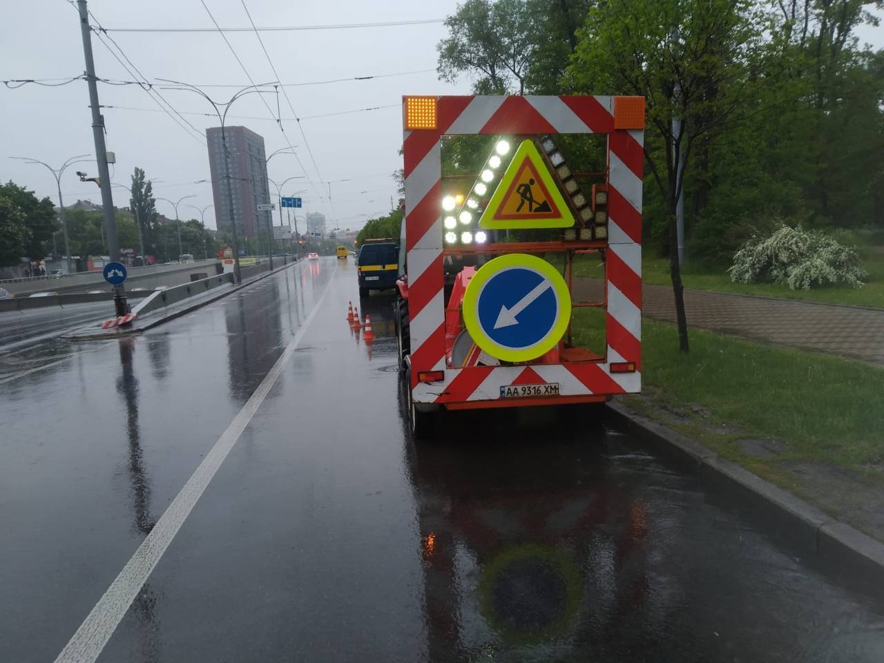 В Киеве из-за дождя коммунальщики работают в усиленном режиме 5