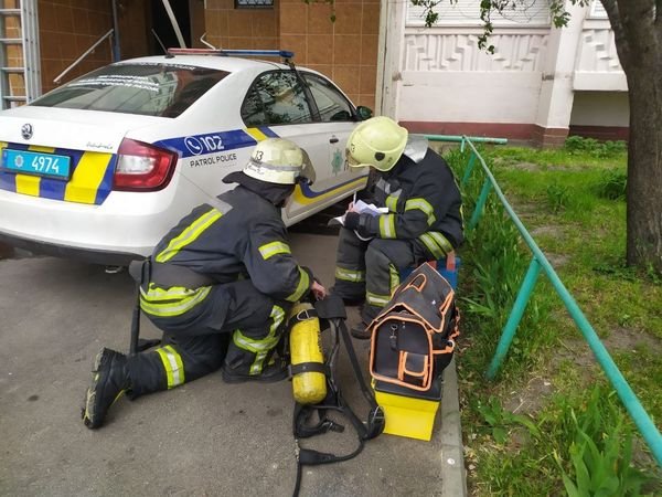 В Киеве во время пожара в многоэтажке спасли женщину 4