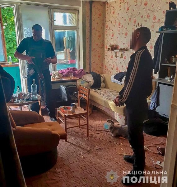 В Киеве бывший зэк предложил поиграть с его собакой и растлил в квартире 7-летнюю девочку 1