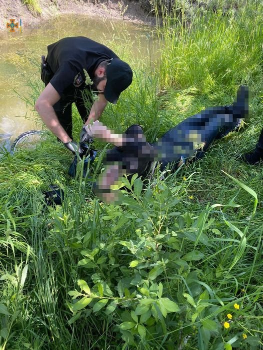 Под Киевом из озера достали тело человека 1