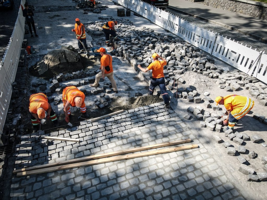 В Киеве на Владимирском спуске начались масштабные ремонтные работы 2