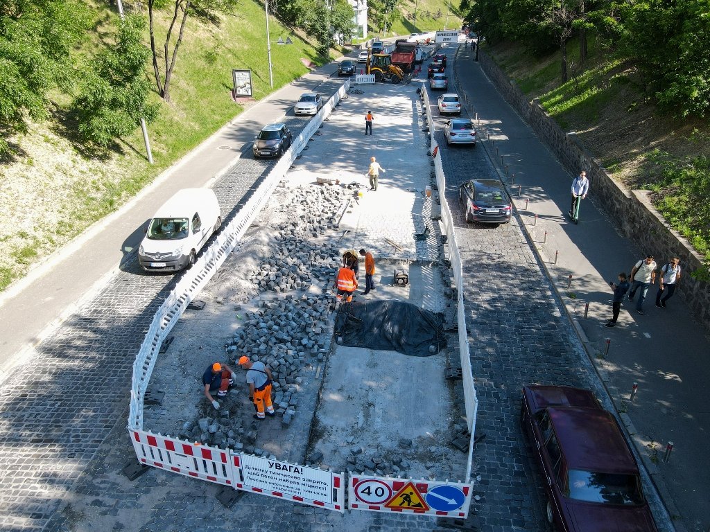 В Киеве на Владимирском спуске начались масштабные ремонтные работы 6