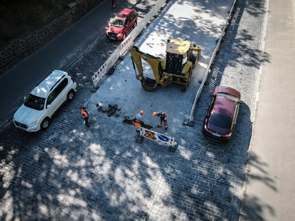 В Киеве на Владимирском спуске начались масштабные ремонтные работы 8