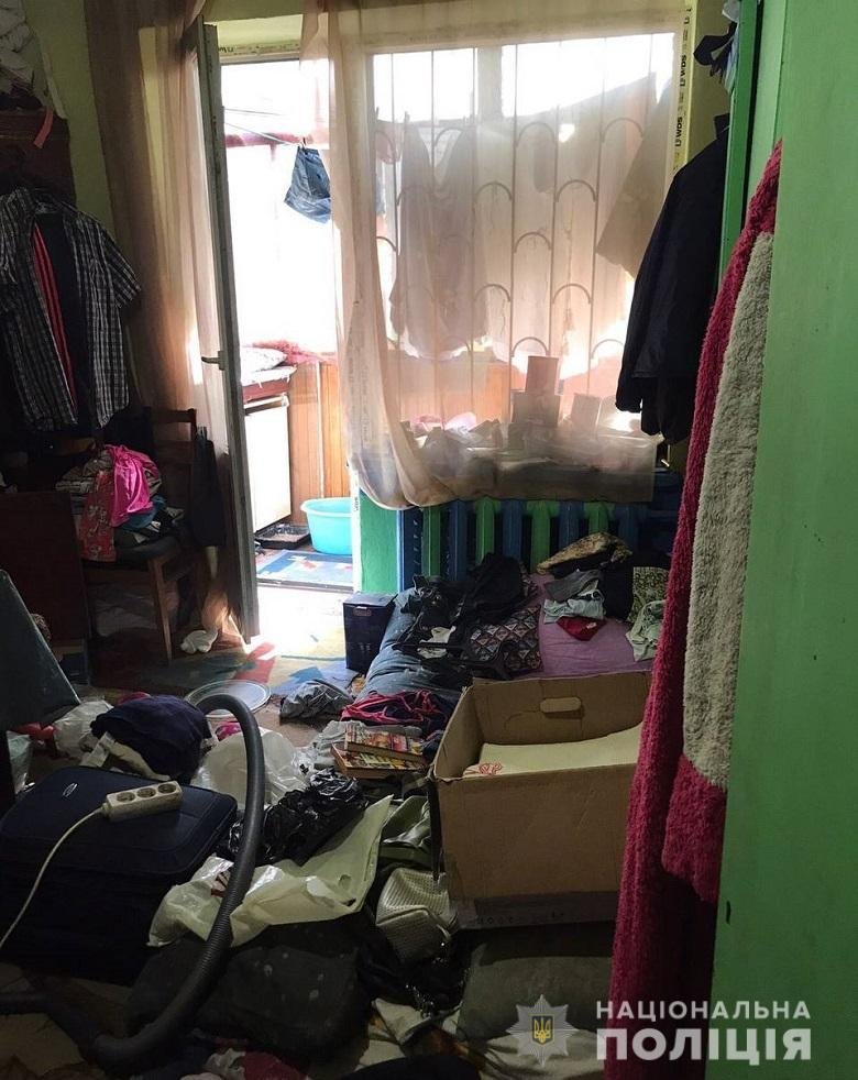 В Киеве полицейские забрали младенца у неблагополучной семьи 2