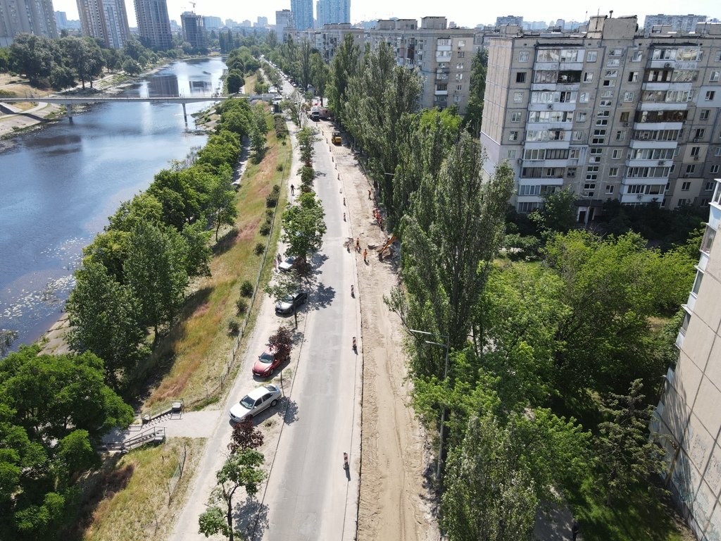 В Киеве на Русановке дорожники возобновили ремонтные работы 2