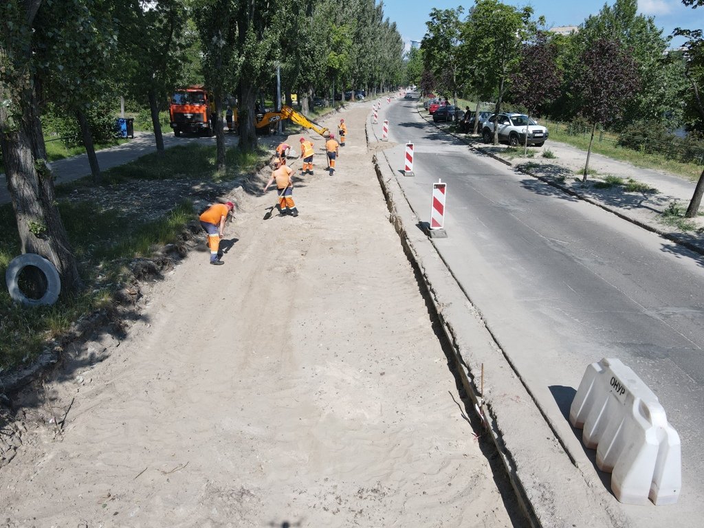 В Киеве на Русановке дорожники возобновили ремонтные работы 5