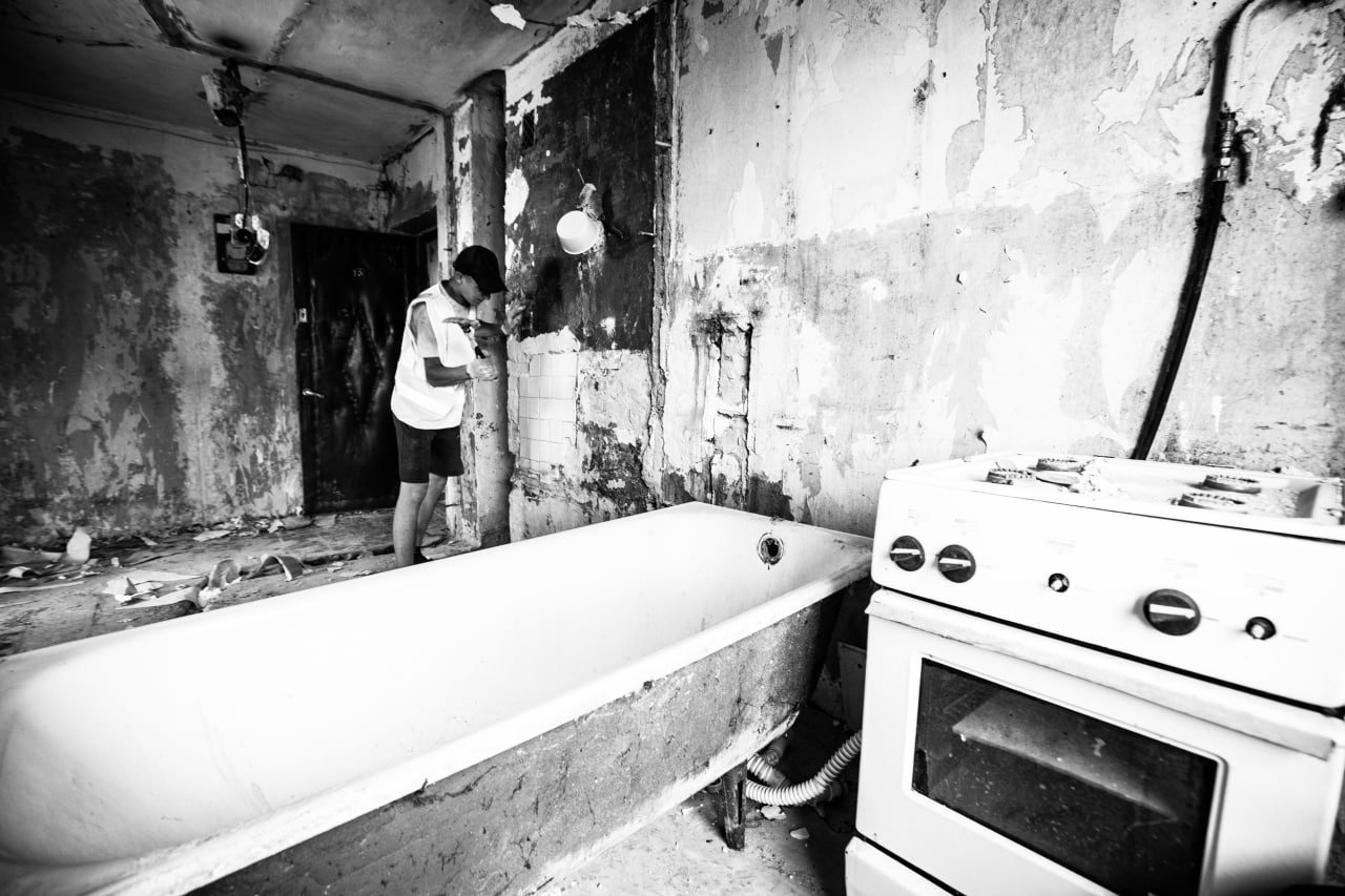 Как сейчас выглядит дом в Подольском районе Киева, у которого обрушилась стена после ракетного обстрела 4