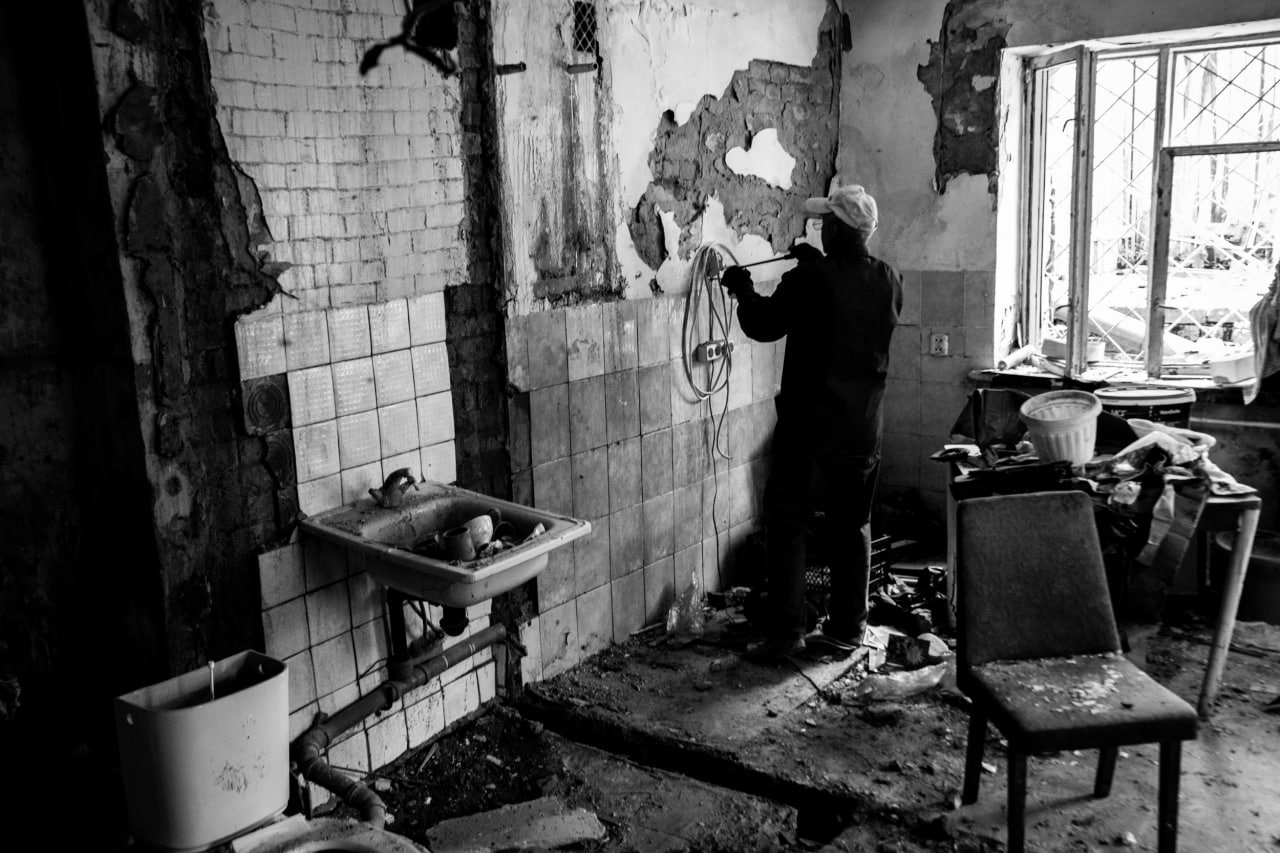 Как сейчас выглядит дом в Подольском районе Киева, у которого обрушилась стена после ракетного обстрела 6