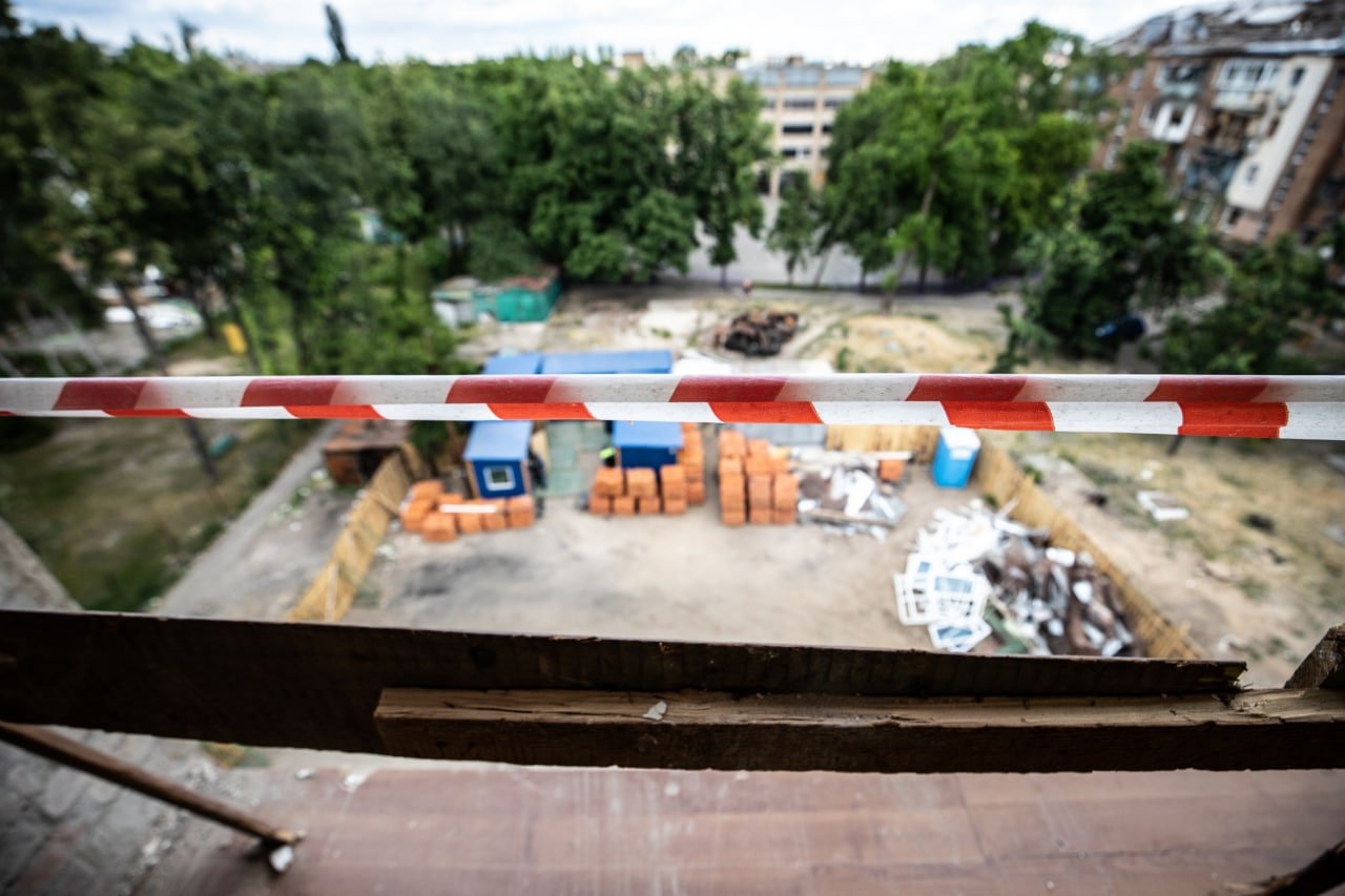 Как сейчас выглядит дом в Подольском районе Киева, у которого обрушилась стена после ракетного обстрела 7