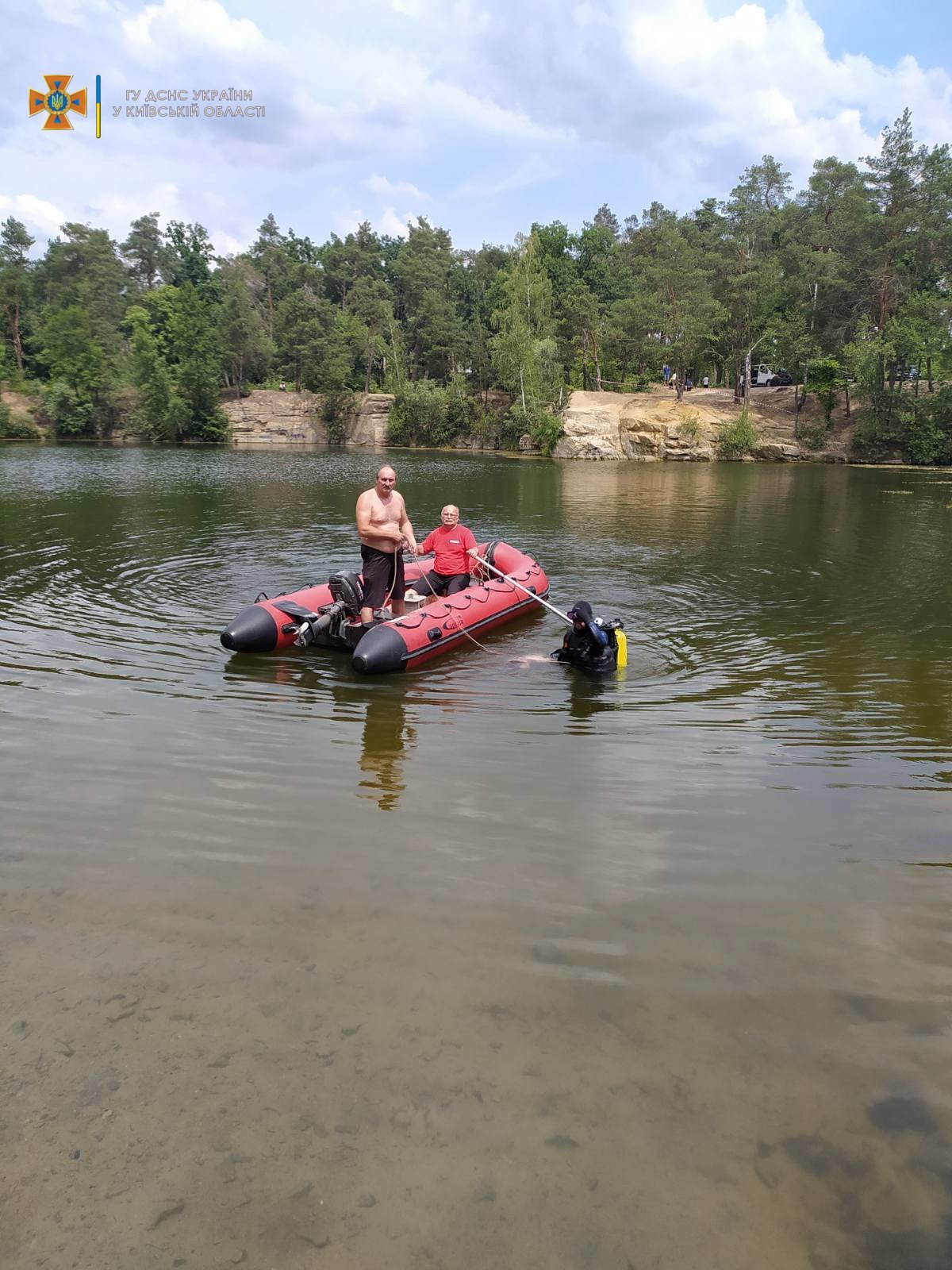 Под Киевом в озере утонул парень 2