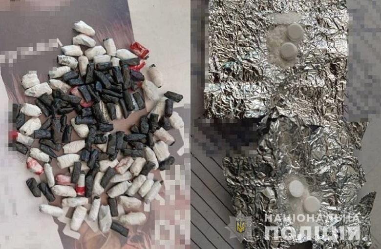 Сотня згортків з метадоном: у метро Києва затримали підозрілого хлопця з наркотиками 1