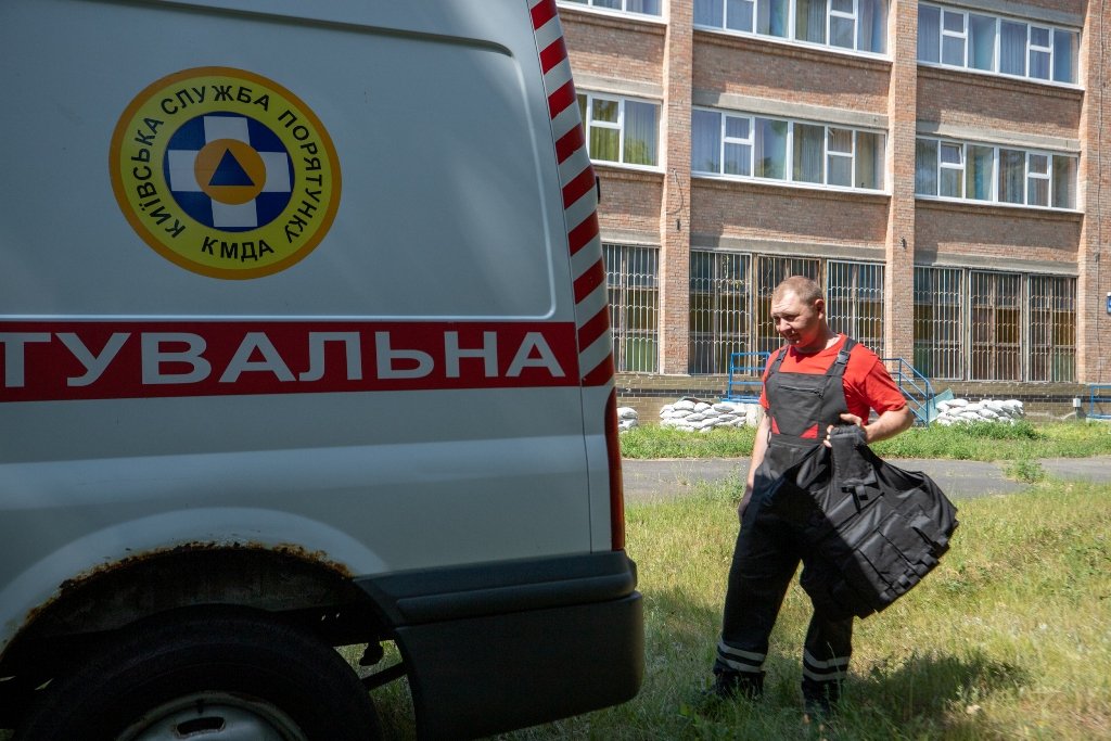 У Пущі-Водиці обстежують школи та садочки на наявність вибухонебезпечних предметів 1