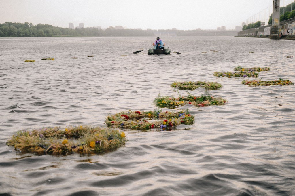 «Листи любові»: на Івана Купала по Дніпру запустили вінки зі словами підтримки до мешканців тимчасово окупованих територій 1