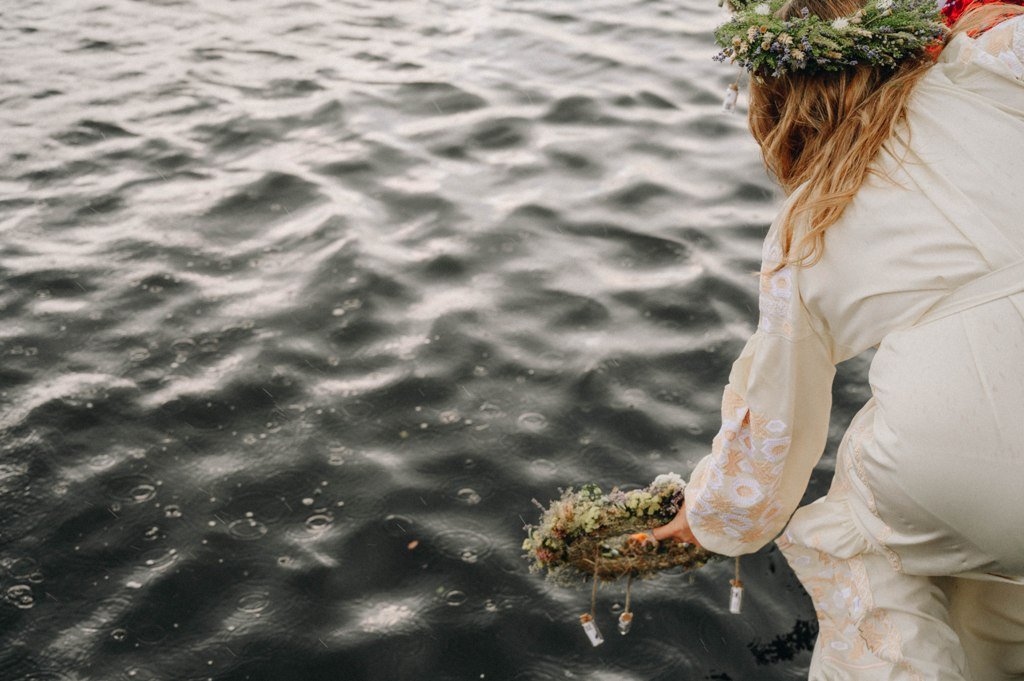 «Листи любові»: на Івана Купала по Дніпру запустили вінки зі словами підтримки до мешканців тимчасово окупованих територій 3