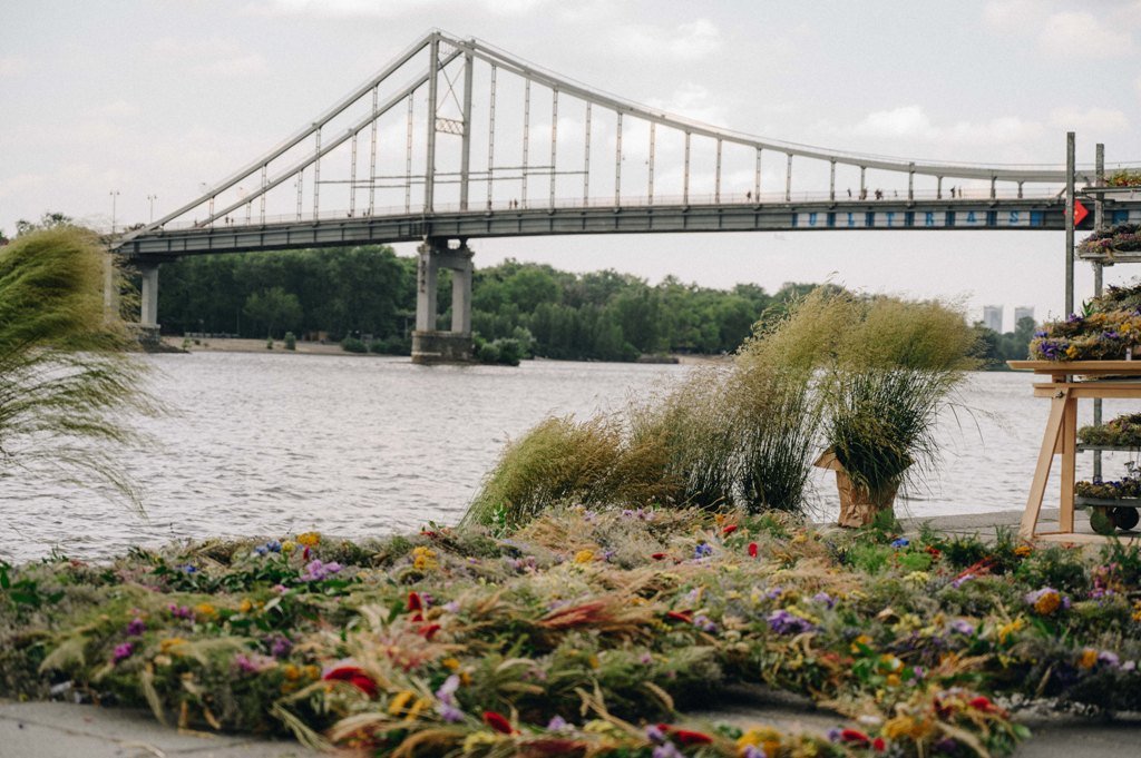 «Листи любові»: на Івана Купала по Дніпру запустили вінки зі словами підтримки до мешканців тимчасово окупованих територій 7