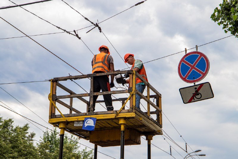 У Києві продовжують відновлення тролейбусної мережі, пошкодженої ракетним обстрілом: які маршрути почнуть курсувати 1