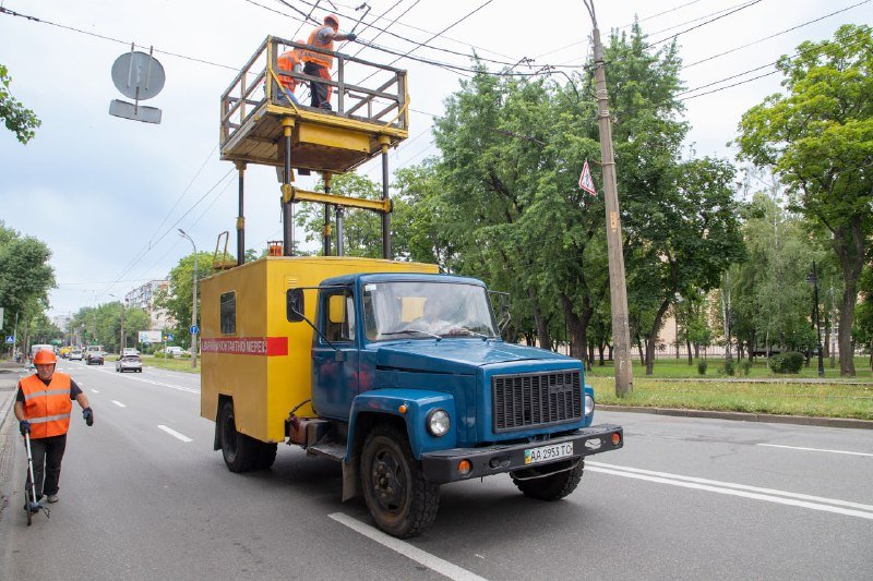 У Києві продовжують відновлення тролейбусної мережі, пошкодженої ракетним обстрілом: які маршрути почнуть курсувати 2