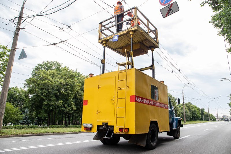 У Києві продовжують відновлення тролейбусної мережі, пошкодженої ракетним обстрілом: які маршрути почнуть курсувати 4