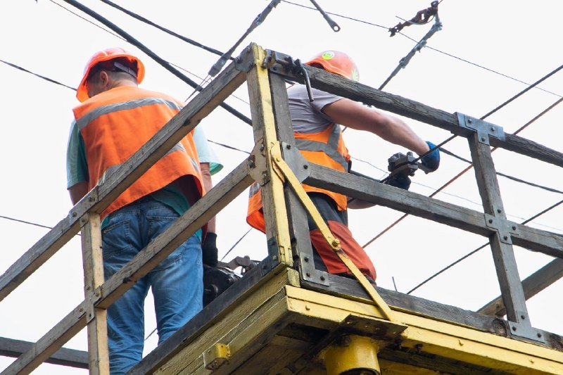 У Києві продовжують відновлення тролейбусної мережі, пошкодженої ракетним обстрілом: які маршрути почнуть курсувати 6