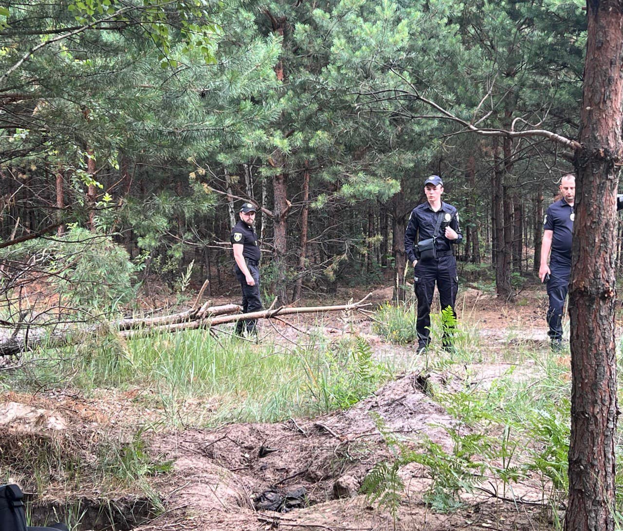 На Київщині на позиціях окупантів виявили тіло вбитого мирного жителя 3