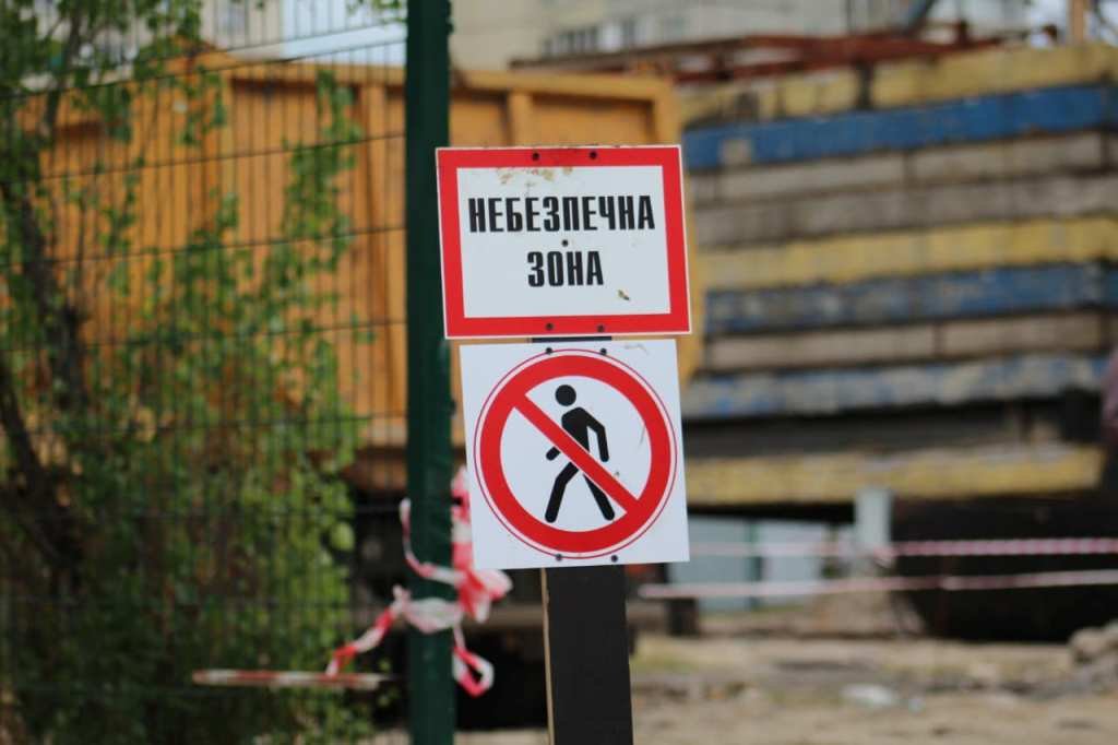 У Дарницькому районі Києва відновлюють багатоповерхівки, які найбільше постраждали внаслідок ракетних обстрілів 3