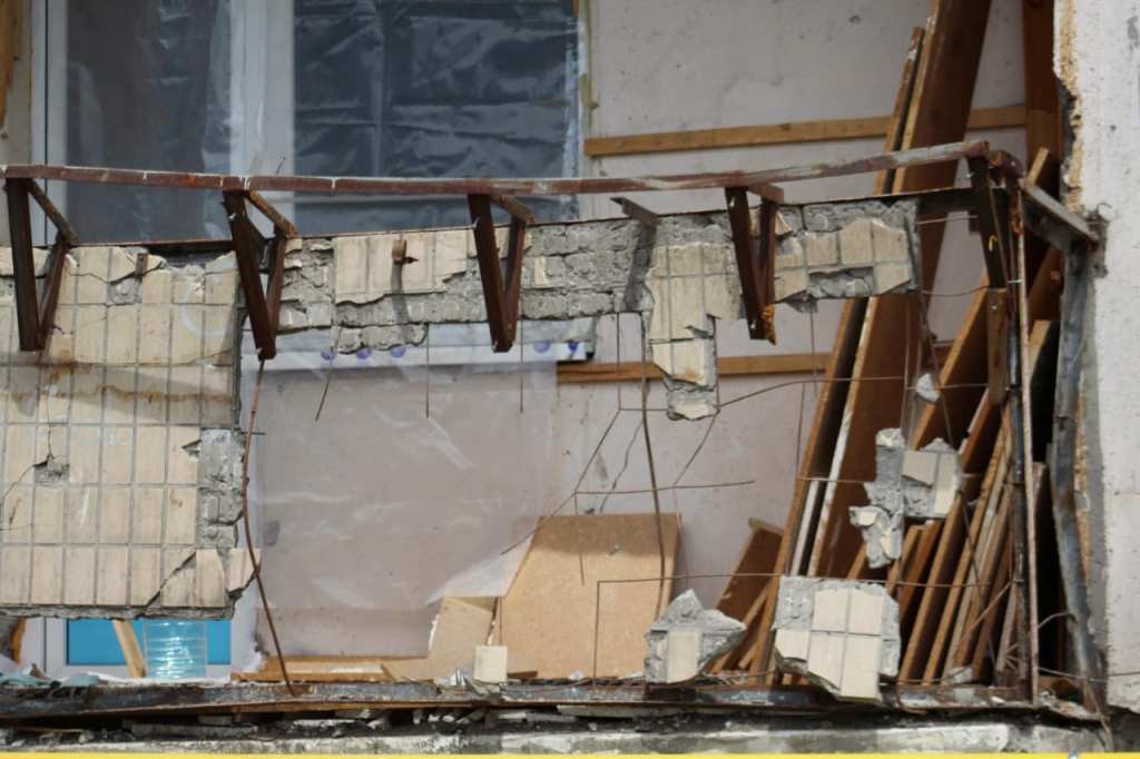 У Дарницькому районі Києва відновлюють багатоповерхівки, які найбільше постраждали внаслідок ракетних обстрілів 5