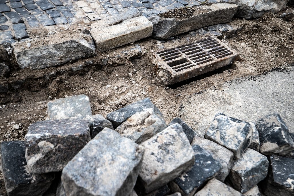 У Києві на Подільському узвозі оновлюють бруківку 6