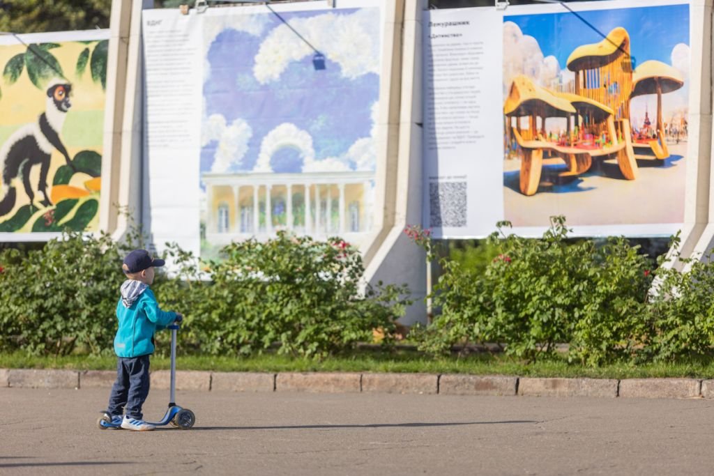 У Києві на ВДНГ відкрили галерею нереальних історій жителів міста, які створив штучний інтелект 5