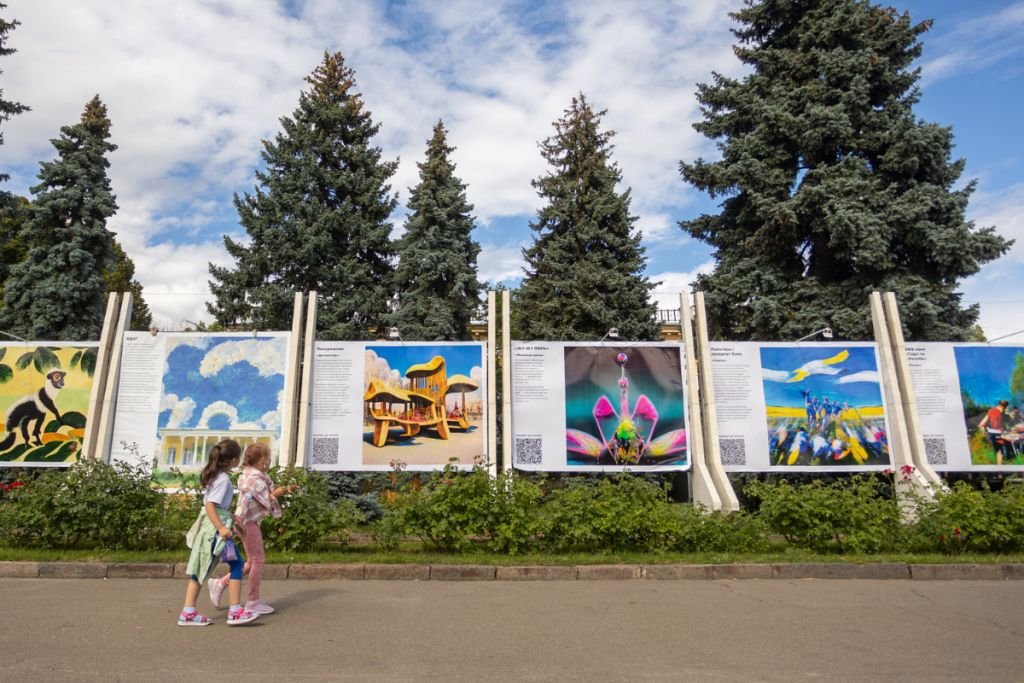 У Києві на ВДНГ відкрили галерею нереальних історій жителів міста, які створив штучний інтелект 6