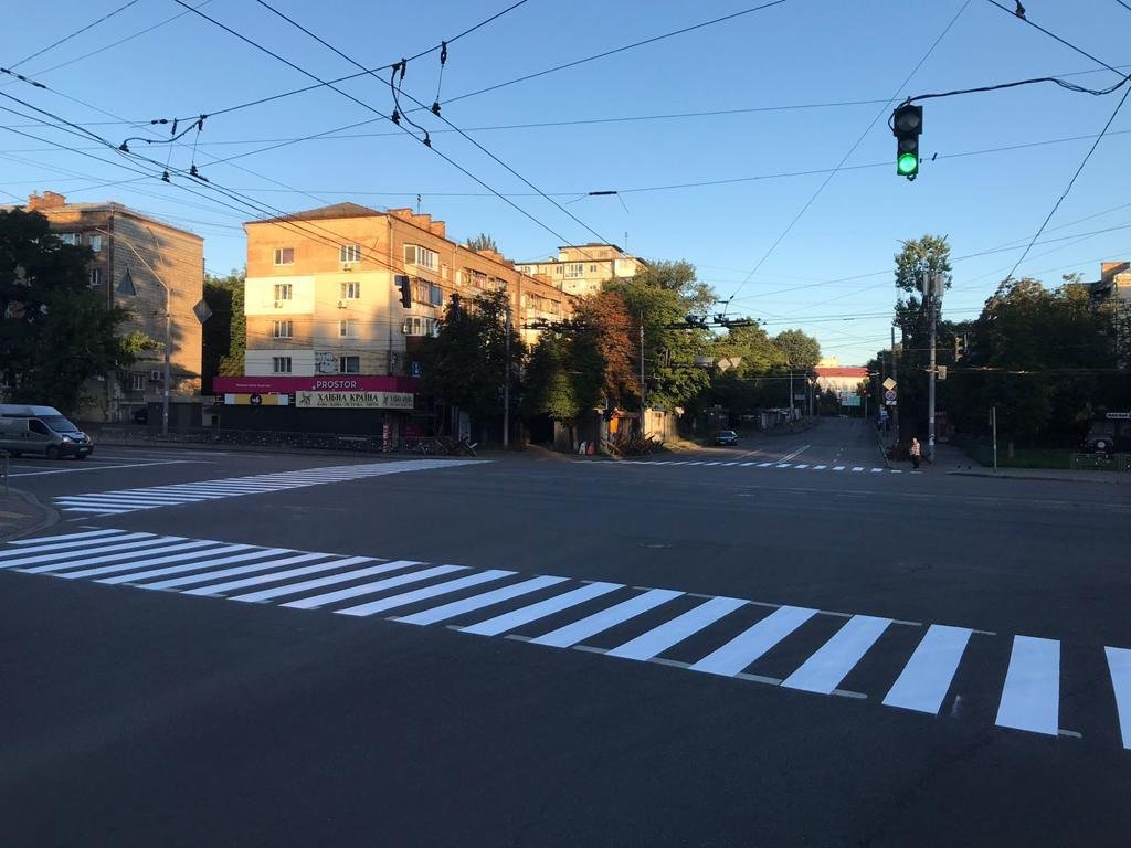 у Києві відновили дорожню розмітку майже на 190 вулицях 3