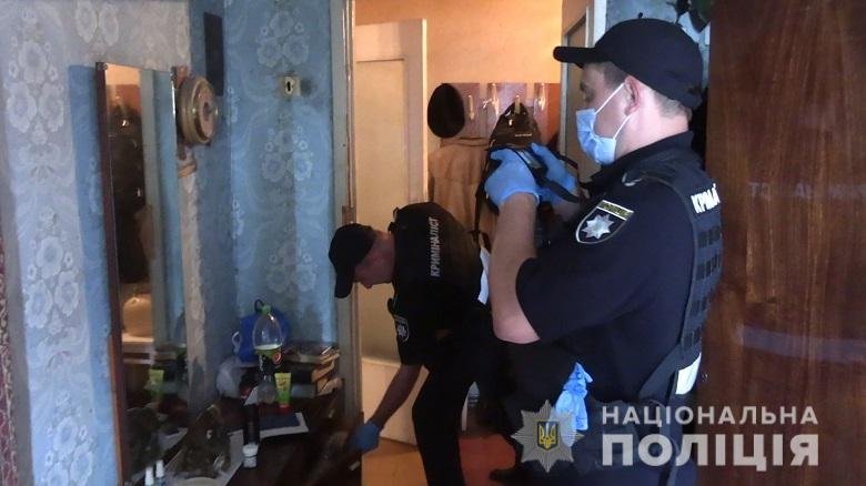 У Києві чоловік до смерті забив свого батька 2