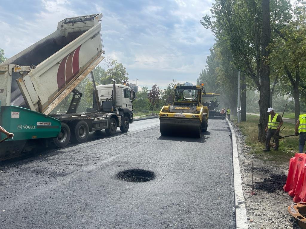 У Києві відновили проїзд вулицею Ентузіастів : але ремонт ще триває 3