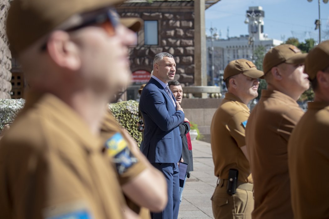 День Української Державності: у Києві на будівлі мерії пройшла церемонії підняття Державного Прапора 3