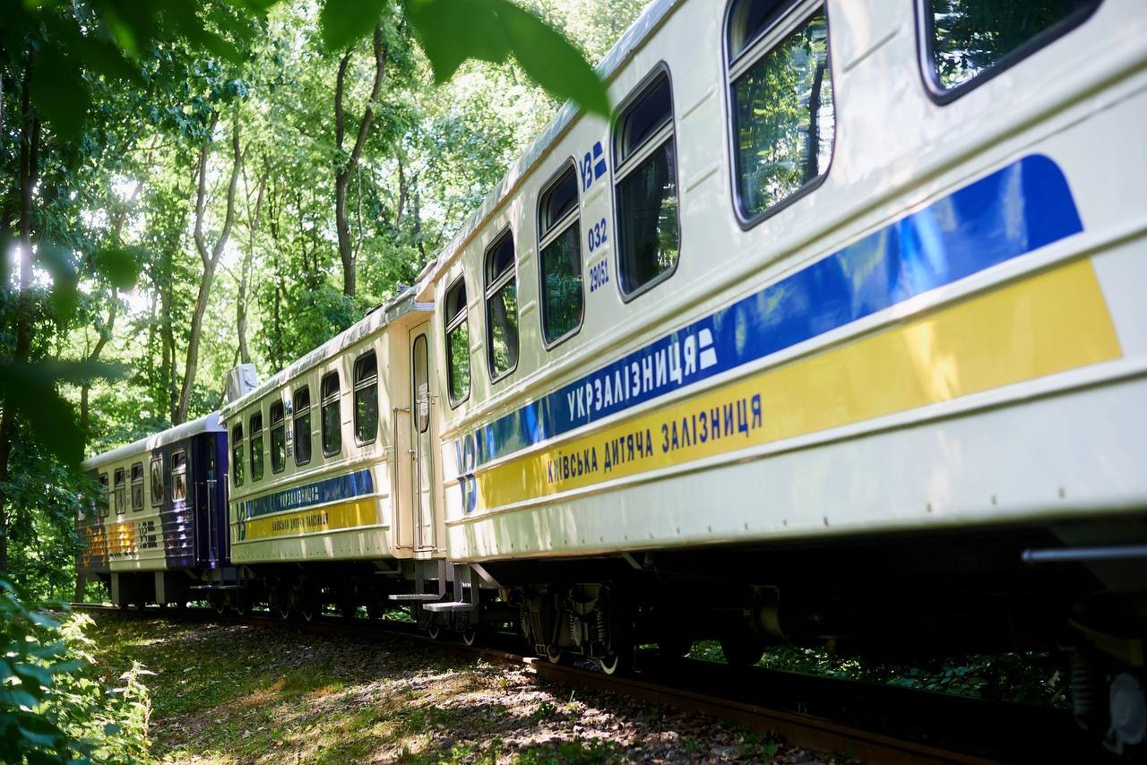 На Київській дитячій залізниці почав курсувати справжній паровоз, завезений як репарація після Другої світової війни 6