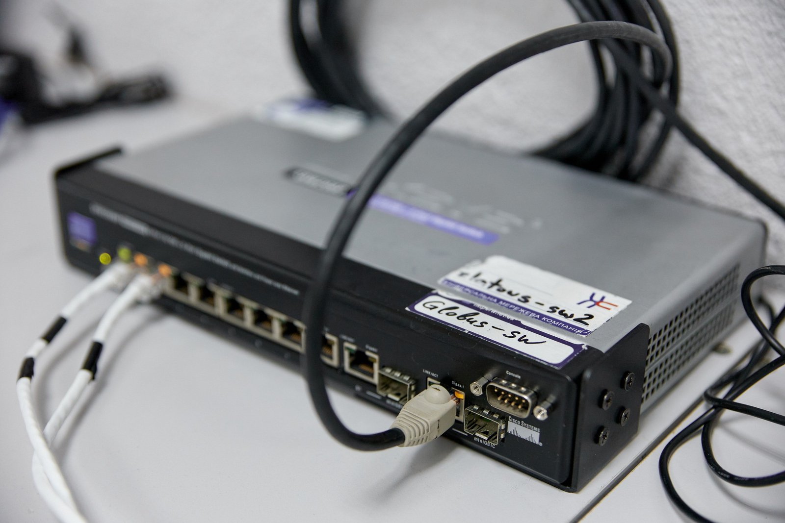 В Україні безкоштовно встановлюють Wi-Fi в укриттях освітніх закладів: як долучитися до проєкту Мінцифри 3