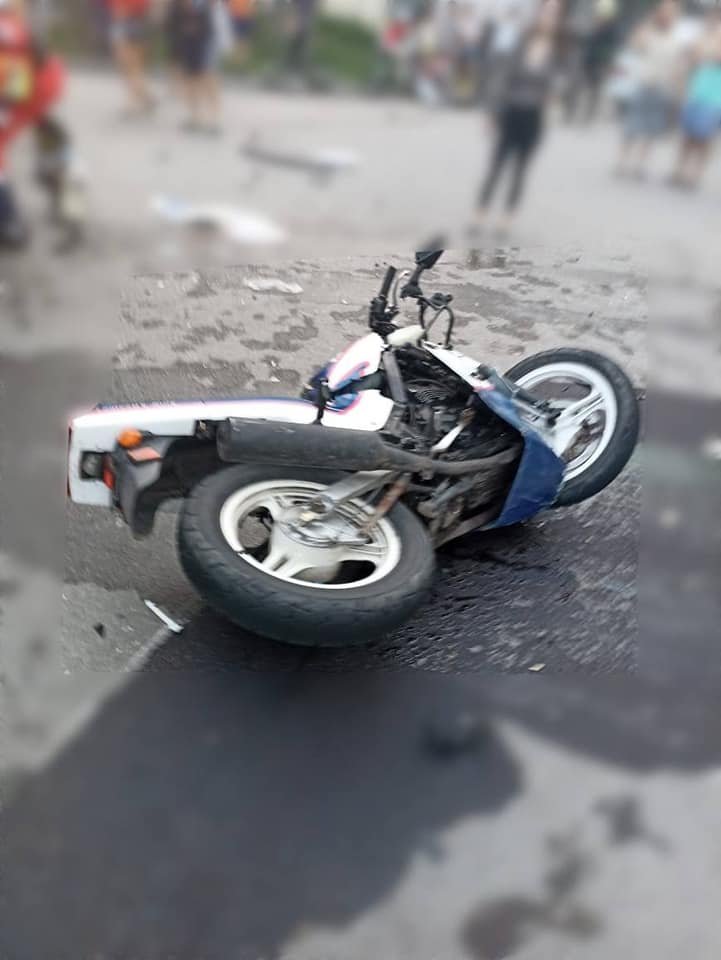 На Київщині Volkswagen збив мотоцикл: водій та неповнолітній пасажир в лікарні 2