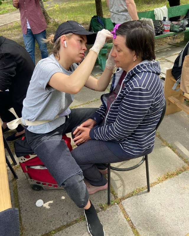 На Київщині майстри краси їздять по деокупованих селах та безкоштовно надають послуги 2