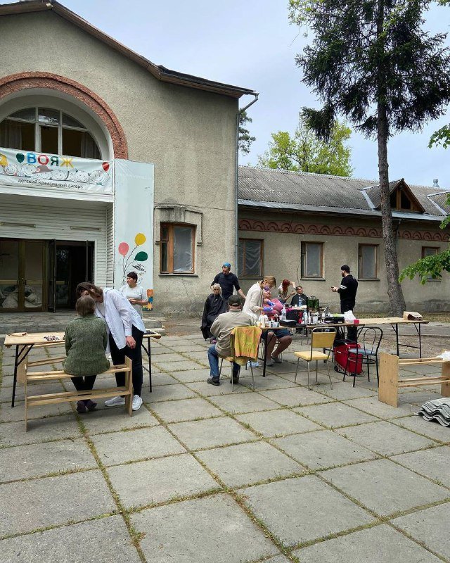 На Київщині майстри краси їздять по деокупованих селах та безкоштовно надають послуги 3