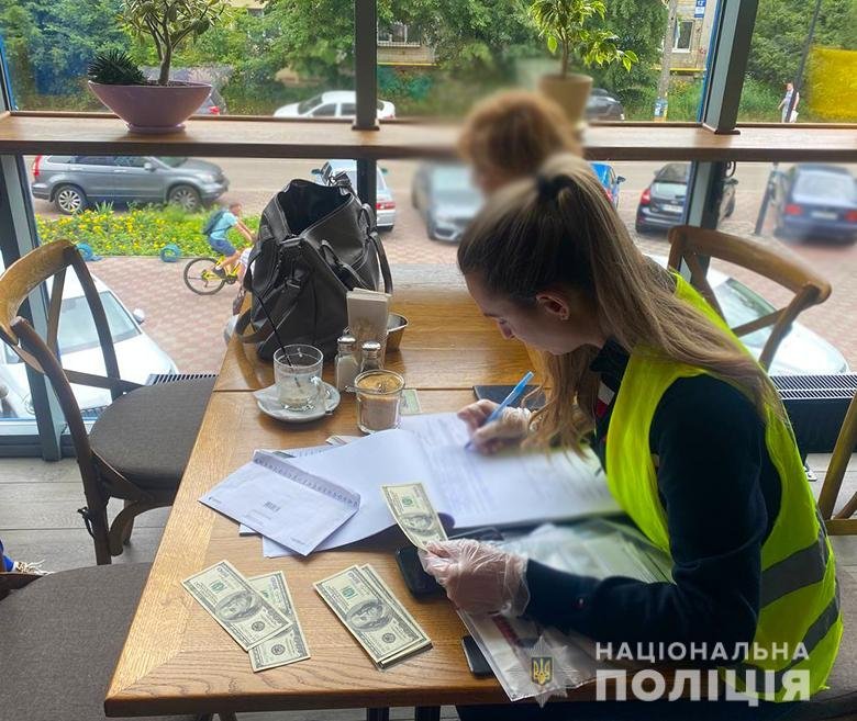 У Києві адвокатка брала 12 000 доларів за незаконний перетин кордону військовозобов’язаними 4
